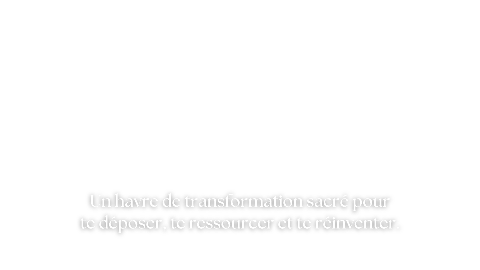 Espace Holistique Le Cocon, un havre de transformation sacré pour te déposer, te ressourcer et te réinventer.